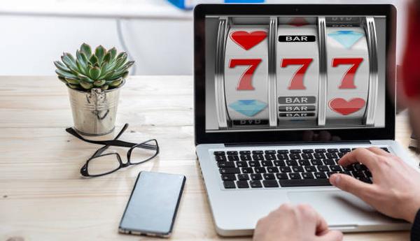 Understanding the Layout and Features of online casino Singapore