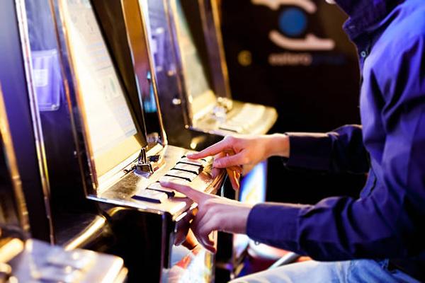Reviewing Mobile Features Offered by arab online casinos